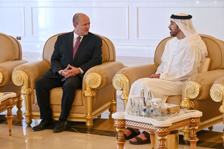 جانب من لقاء الشيخ عبدالله بن زايد آل نهيان ونفتالي بينيت