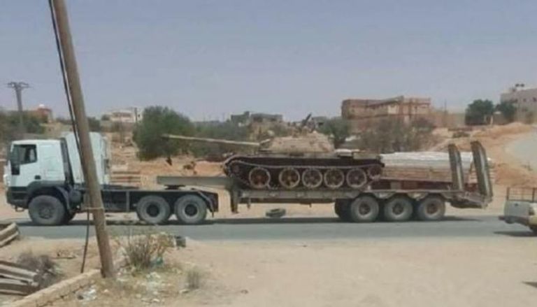 دبابة تابعة لقوات الزنتان تتحرك باتجاه طرابلس