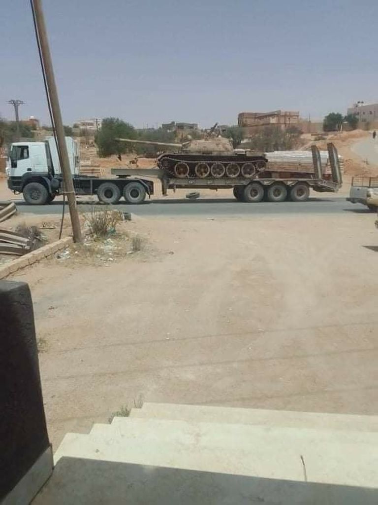 التحركات العسكرية باتجاه طرابلس دبابة تابعة لقوات الزنتان تتحرك باتجاه طرابلس