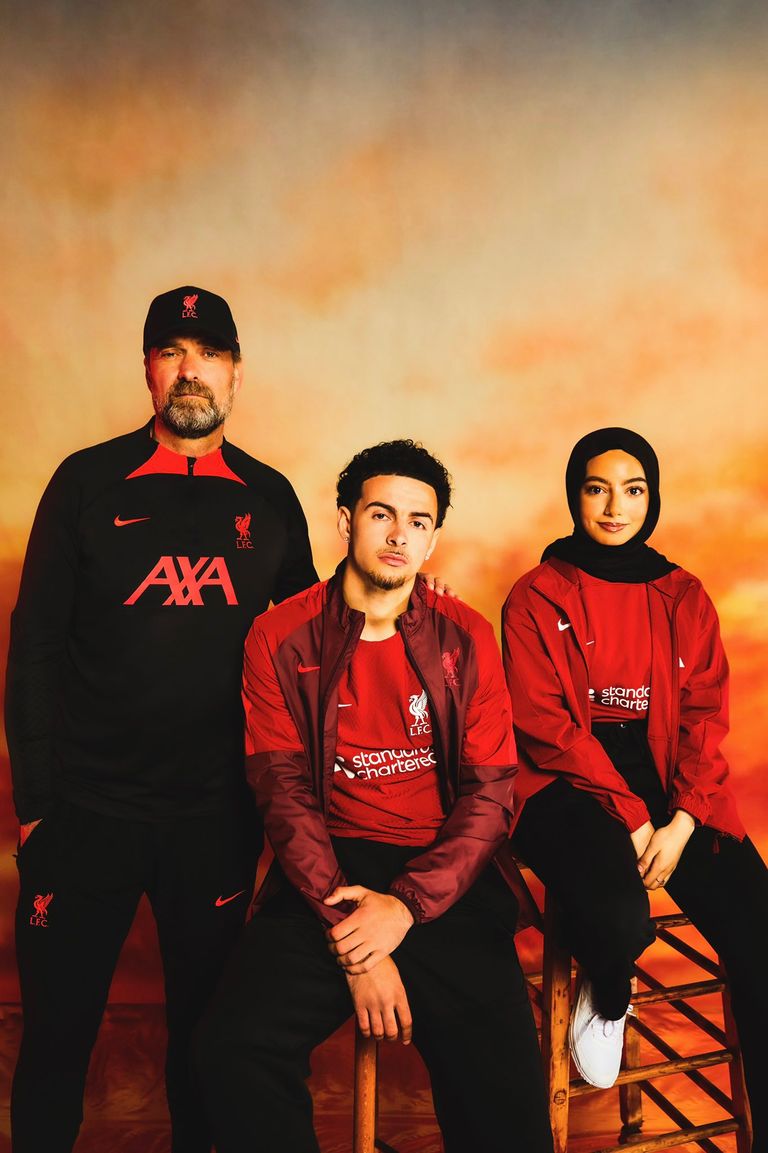 سلمى بازرعة من تقديم قميص ليفربول