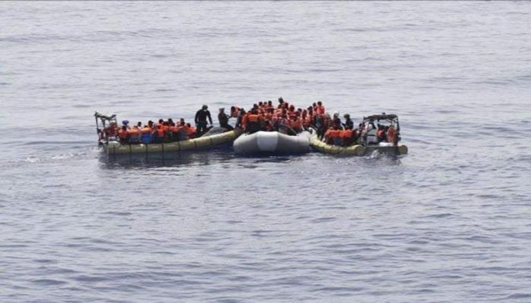قوارب للهجرة غير الشرعية