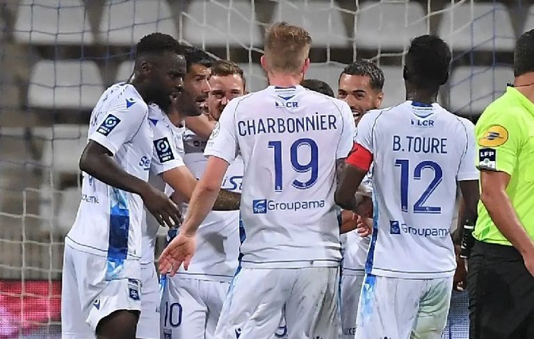 العائدان للدوري الإنجليزي فولهام ونوتنجهام