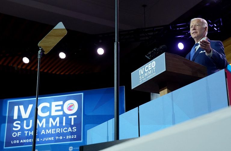 منصة قمة الأمريكتين في لوس أنجلوس- رويترز