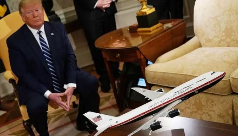 نموذج للطائرة الرئاسية بالطلاء الذي أراده ترامب