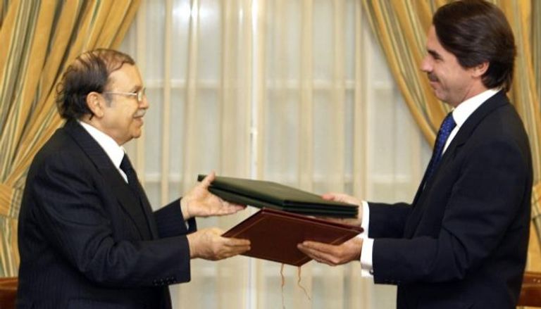 توقيع معاهدة الصداقة بين الرئيس الجزائري الراحل ورئيس الوزراء الإسباني الأسبق