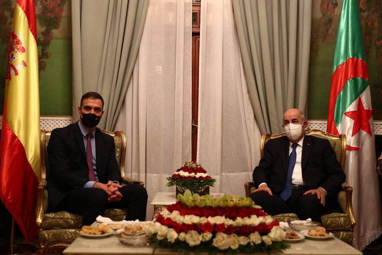 لقاء سابق بين الرئيس الجزائري ورئيس الوزراء الإسباني توقيع معاهدة الصداقة بين الرئيس الجزائري الراحل ورئيس الوزراء الإسباني الأسبق