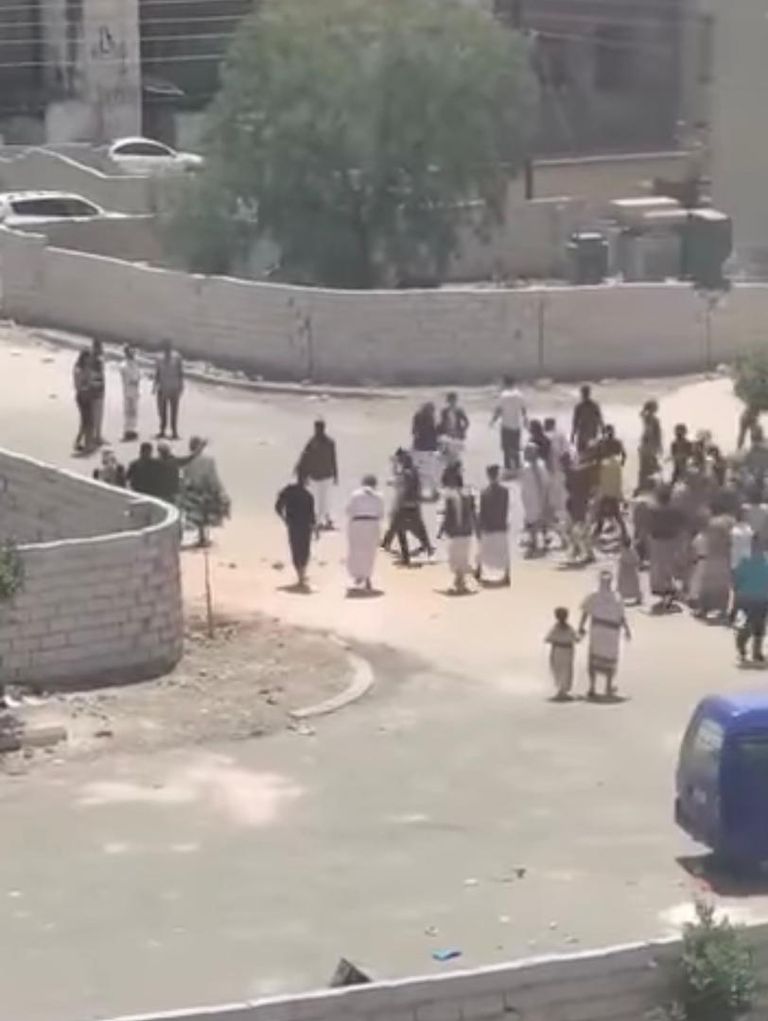 اجتماع حوثي في الحديده لاحتواء غضب الشارع