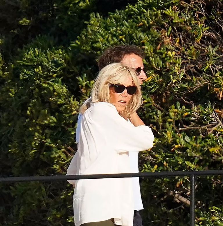 الرئيس الفرنسي وزوجته بريجيت 