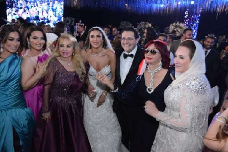 عمرو دياب "بطل" حفل زفاف خالد مجاهد بحضور السفير البريطاني (صور)