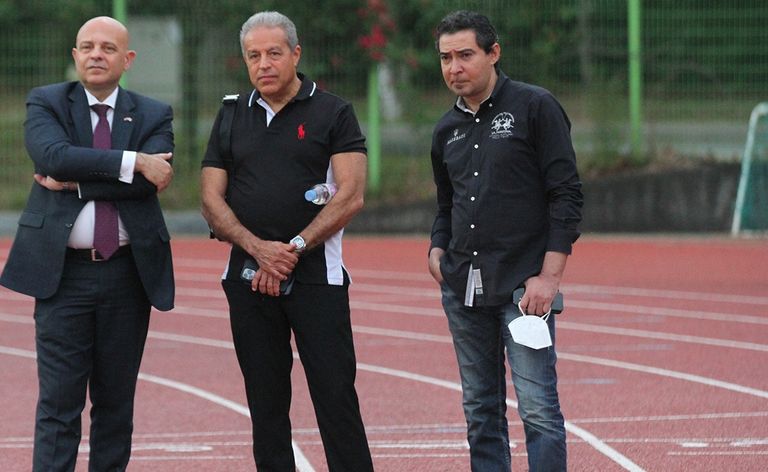 محمد بركات وخالد الدرندلي مع السفير خالد عبدالرحمن