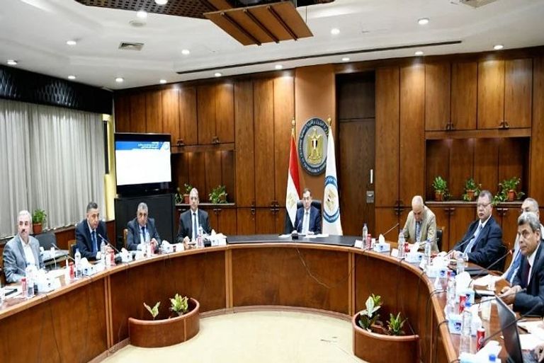 وزير البترول المصري طارق الملا خلال الاجتماع  حقل غاز _ أرشيف