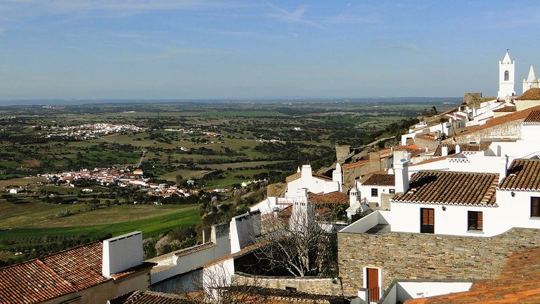 قرية مونساراز من أجمل أماكن السياحة الريفية في البرتغال