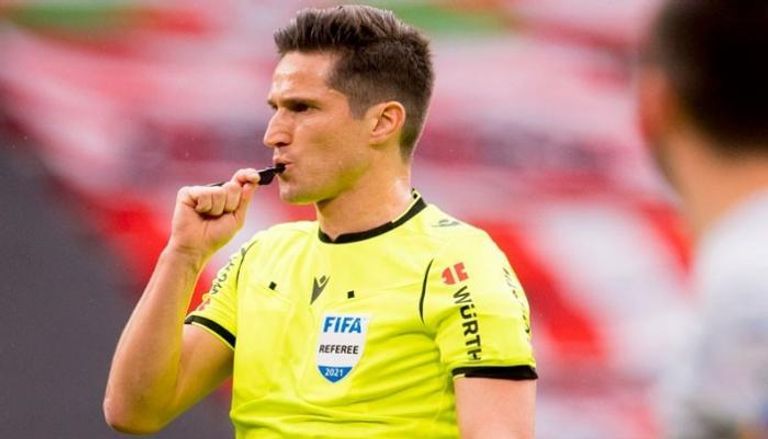 الإسباني خوسيه لويس مونييرا حكم مباراة الأهلي والزمالك في الدوري المصري الأهلي والزمالك