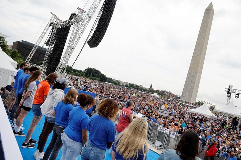 جانب من الاحتجاجات التي اندلعت في عدد من مناطق العاصمة واشنطن - رويترز