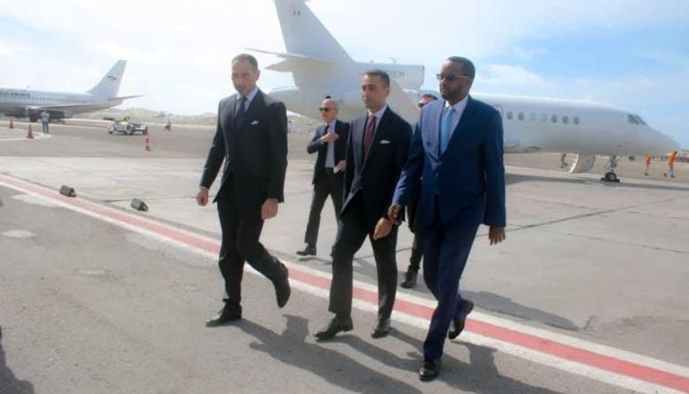 وزير الخارجية الإيطالي لدى وصوله الصومال