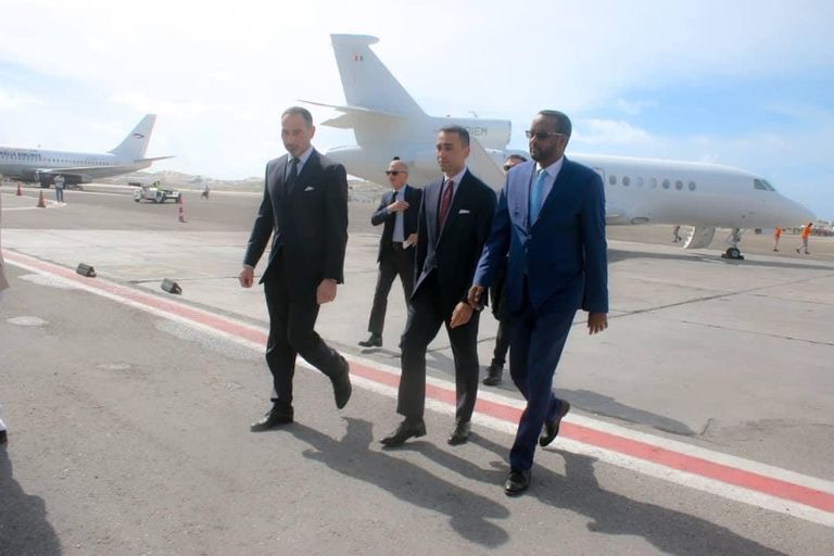 وزير الخارجية الإيطالي لدى وصوله الصومال