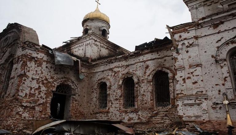 منظر خارجي لكنيسة مدمرة في قرية لوكاشيفكا بأوكرانيا - سي إن إن