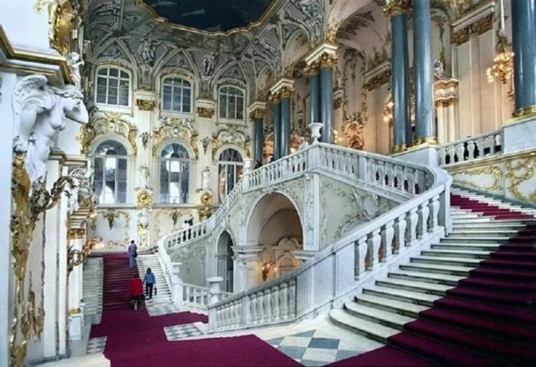 متحف الارميتاج في روسيا أحد أشهر المتاحف حول العالم