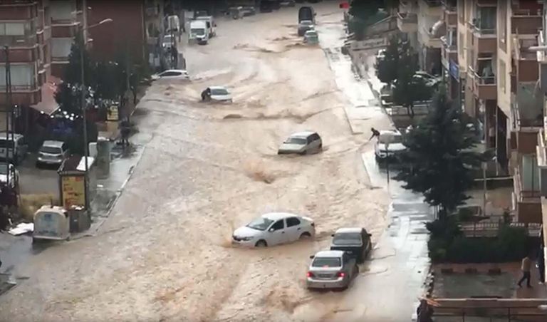 السيول الناجمة عن الأمطار الغزيرة بأنقرة