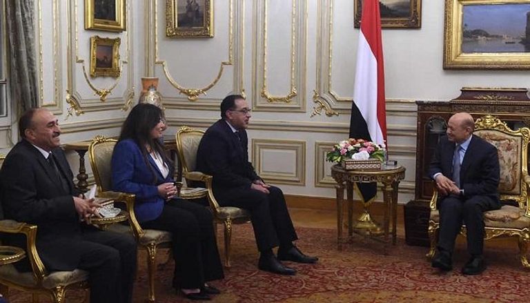 رئيس المجلس الرئاسي اليمني يستقبل رئيس الوزراء المصري 