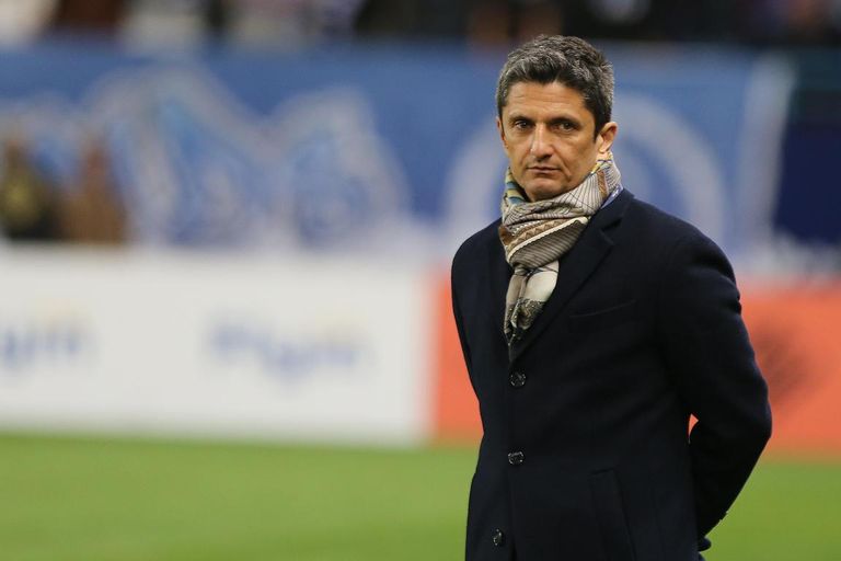 رازفان لوشيسكو مدرب الهلال السعودي الأسبق باتريس بوميل وكارلوس كيروش