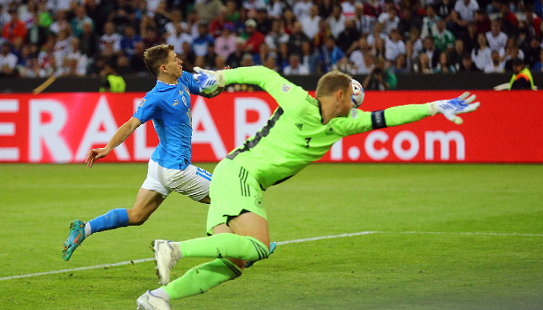 تصدي نوير تصدي مانويل نوير حارس منتخب ألمانيا ضد إيطاليا