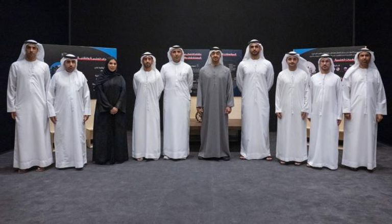محمد بن زايد يستقبل فريق مشروع الإمارات لاستكشاف القمر