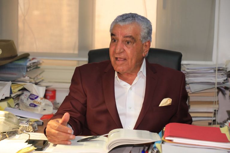 الدكتور زاهي حواس وزير الآثار المصري الأسبق خلال الحوار