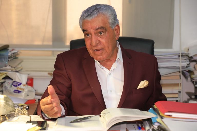 الدكتور زاهي حواس وزير الآثار المصري الأسبق خلال الحوار
