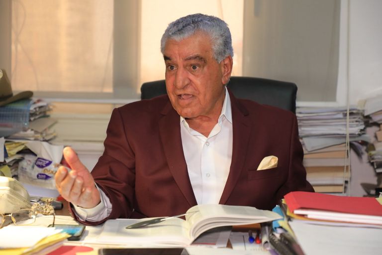 الدكتور زاهي حواس وزير الآثار المصري الأسبق خلال الحوار