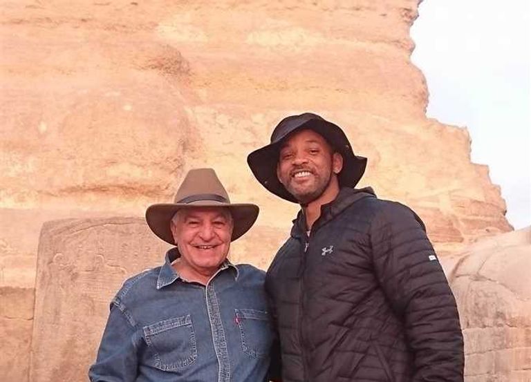 الدكتور زاهي حواس وزير الآثار المصري الأسبق خلال الحوار