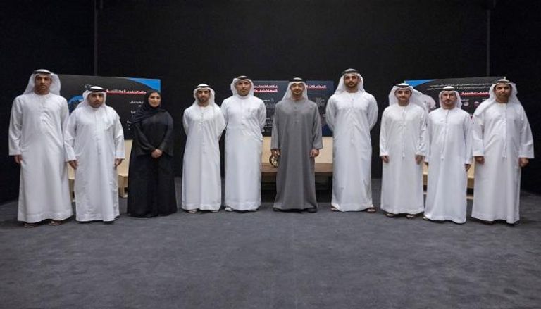 صورة للفريق مع الشيخ محمد بن زايد آل نهيان رئيس دولة الإمارات