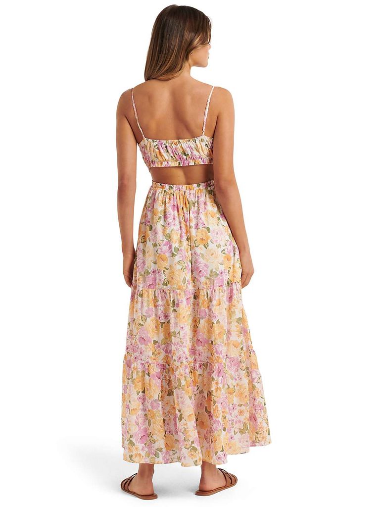 أبرز قطع ملابس الموجة الحارة