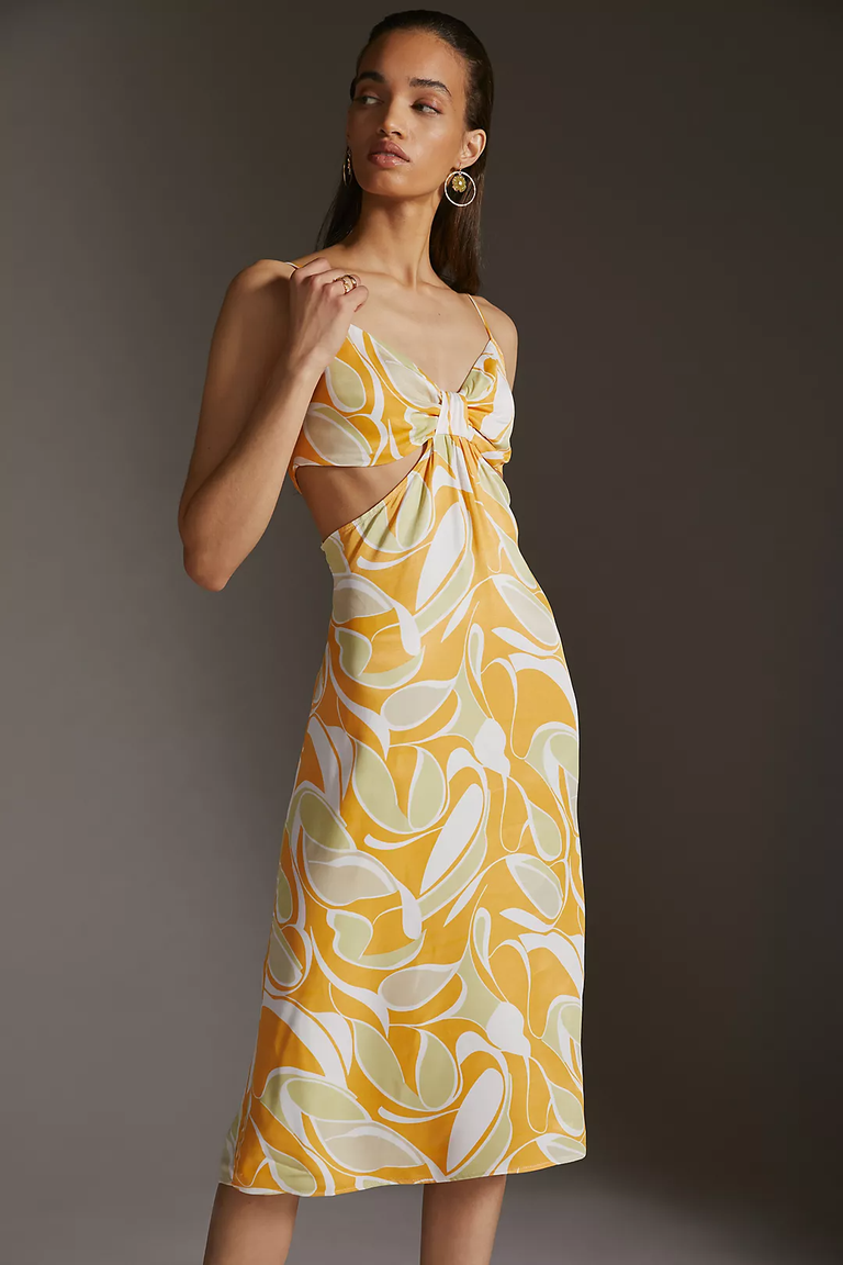 أبرز قطع ملابس الموجة الحارة