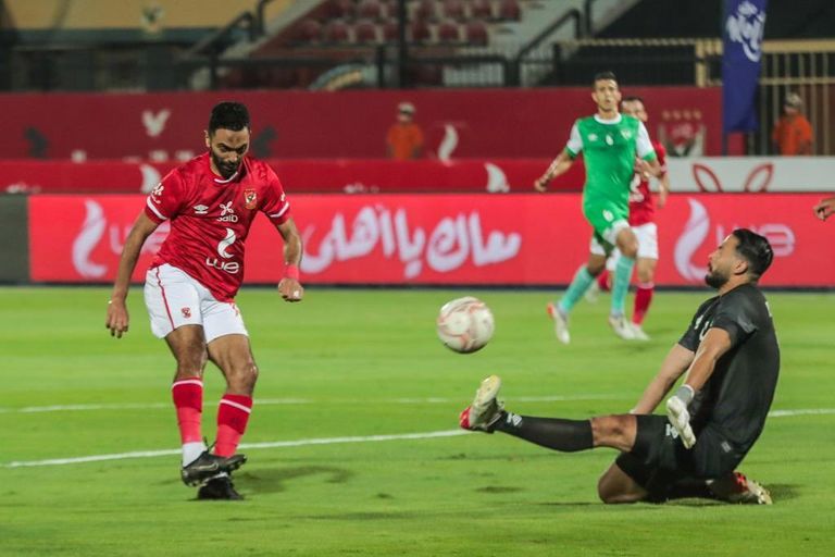 الأهلي ضد إيسترن كومباني