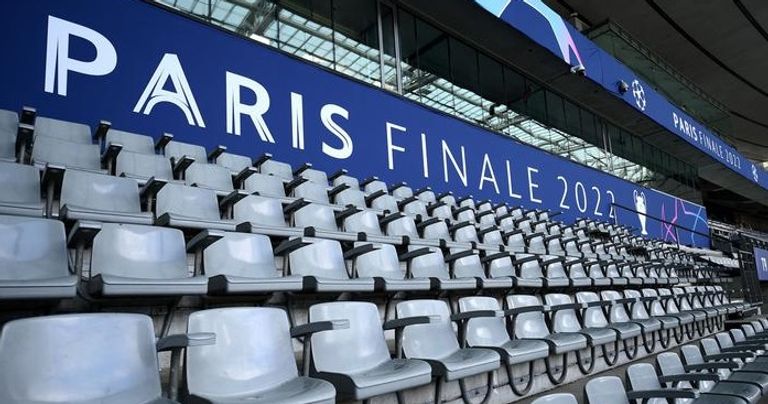 ملعب سانت دينيه فلورنتينو بيريز ورئيس اليويفا ألكسندر تشيفرين