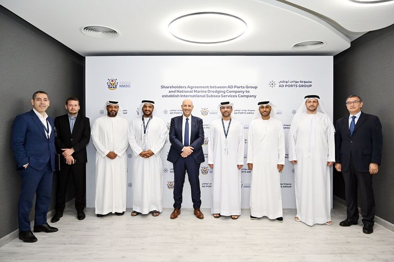 جانب من توقيع اتفاقية تأسيس "سفين لخدمات المسح والعمليات البحرية" جانب من توقيع اتفاقية تأسيس "سفين لخدمات المسح والعمليات البحرية"