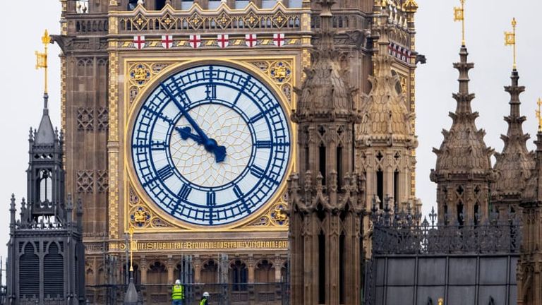 ساعة بيغ بن أحد المعالم السياحية في إنجلترا