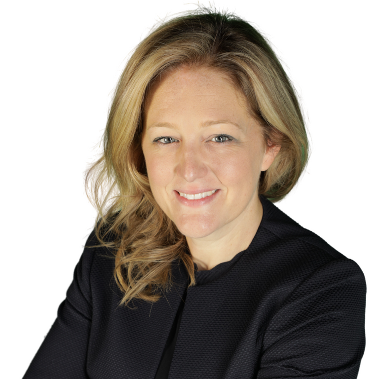 فاطمة النعيمي الرئيس التنفيذي لشركة أدنوك للغاز الطبيعي المسال