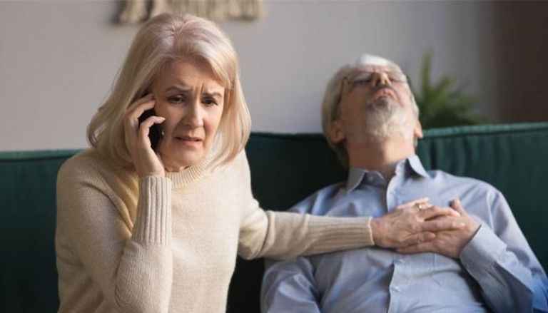 الجلوس الطويل يضر بصحة القلب والدماغ