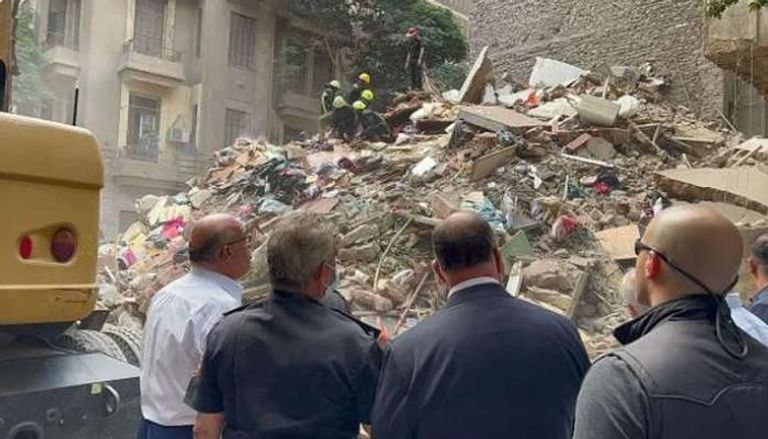 محافظ القاهرة يتفقد أنقاض المنزل المنكوب