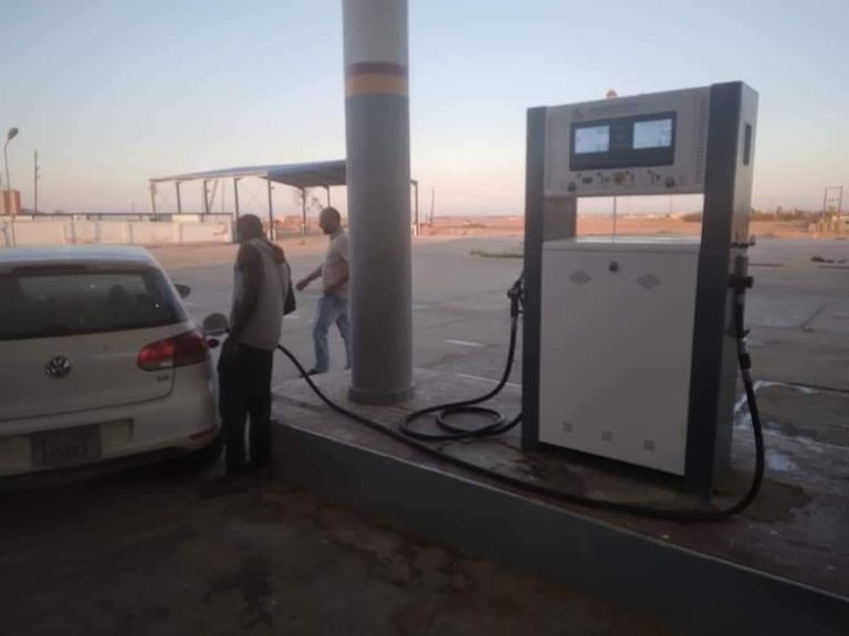 إزالة السواتر الترابية لإعادة افتتاح طريق بوقرين-الجفرة