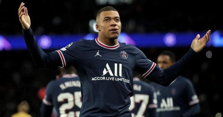 كيليان مبابي مهاجم باريس سان جيرمان