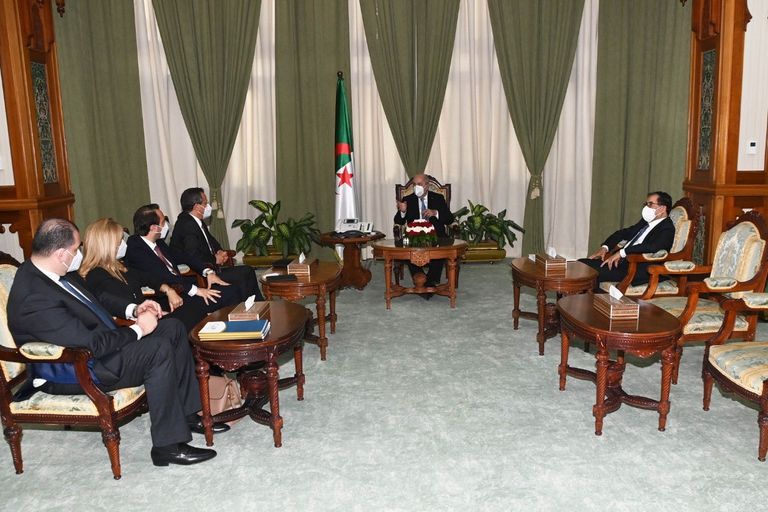 لقاء الرئيس الجزائري مع ممثلي أرباب العمل مقر بنك الجزائر المركزي - أرشيفية