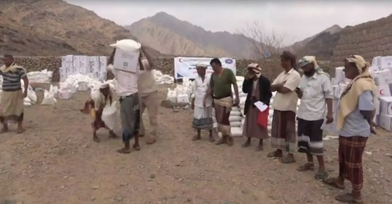 جانب من جهود المشروع الإغاثي