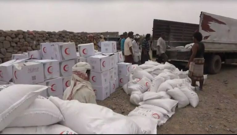 جانب من جهود المشروع الإغاثي