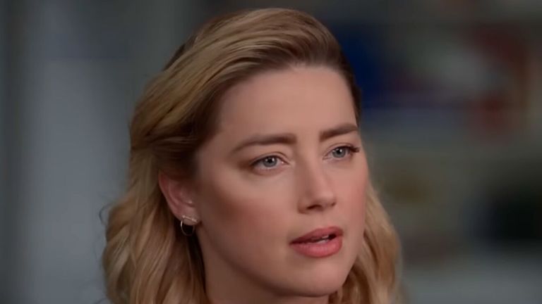 آمبر هيرد خلال مقابلتها في برنامج Dateline