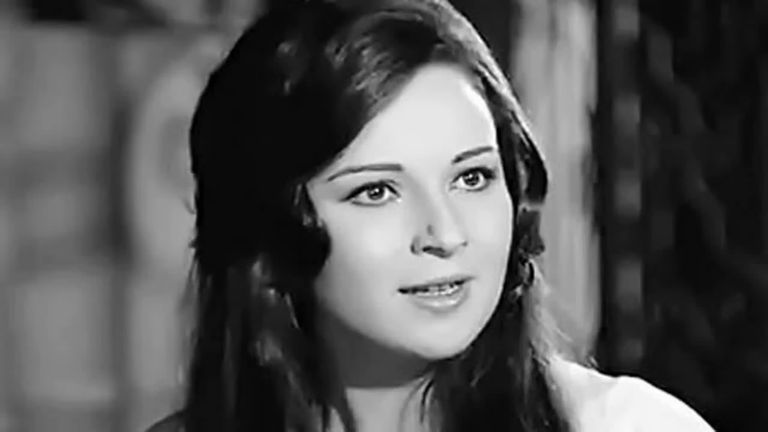 الفنانة المعتزلة نورا