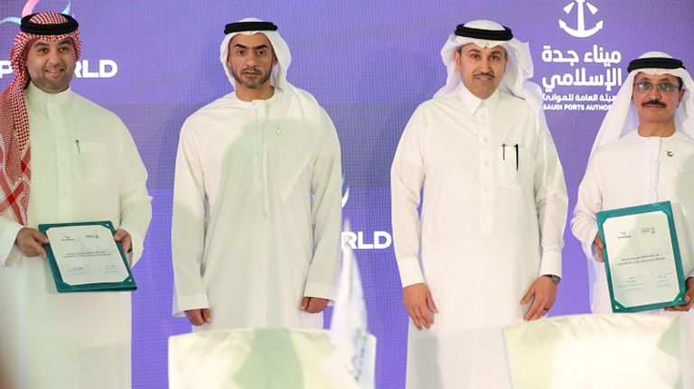 جانب من توقيع الاتفاقية