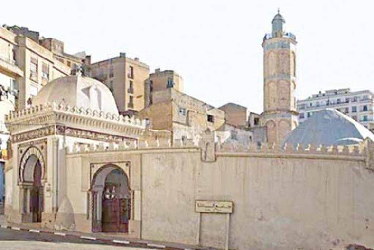 مسجد حسن باشا أحد أفضل أماكن السياحة في وهران السياحة في وهران الجزائر…5 أماكن سياحية جديرة بالإهتمام
